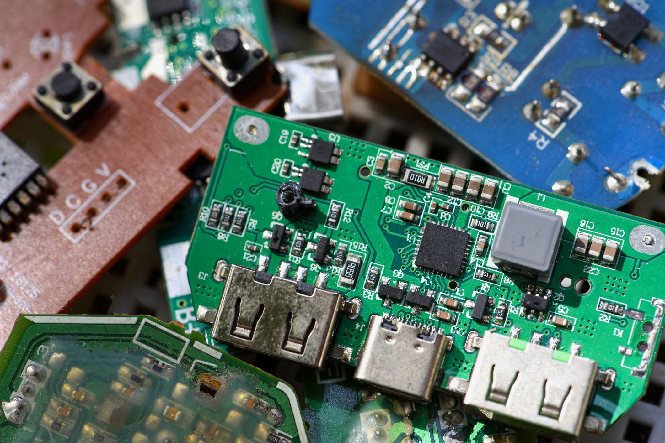 Tarjetas electrónicas (circuit boards) listas para reciclaje y recuperación de materiales